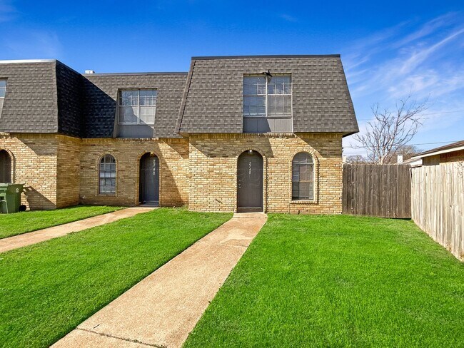 Building Photo - 2740 St George Pl