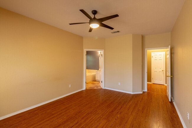 Building Photo - 4 bedroom, 2 bathroom home in South Austin!