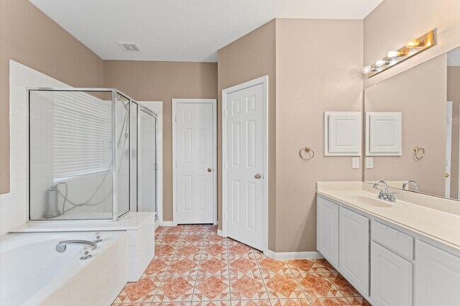 Building Photo - 1631 Mustang Crossing
