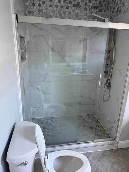 Building Photo - 8 Octavia St