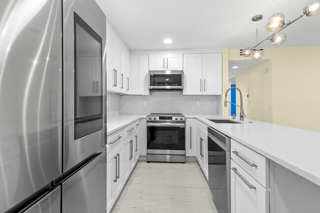 Building Photo - 969 Normandy U