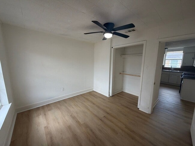 Building Photo - 121 N Spooner St