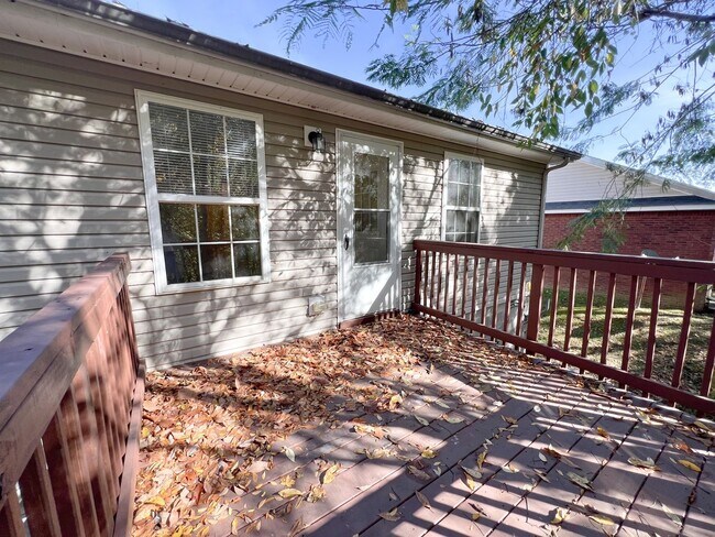 Building Photo - 528 Luxury Dr