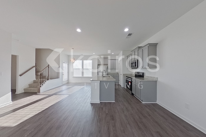 Building Photo - 103 Silver Maple Ln