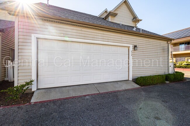 Building Photo - 3 Bedroom/2 Bath Townhome in Mill Creek - ...