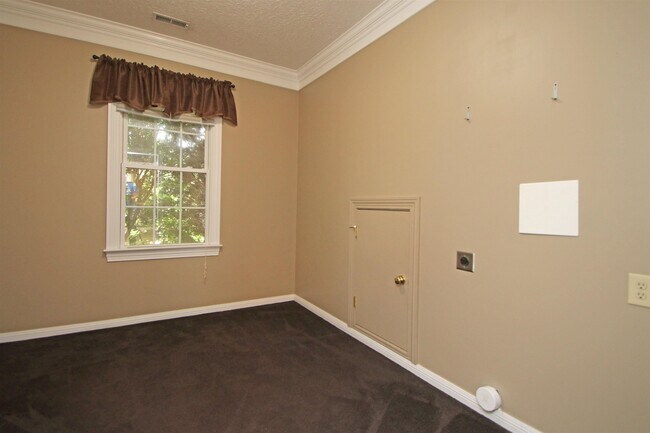Building Photo - 155 Chelsea Cir
