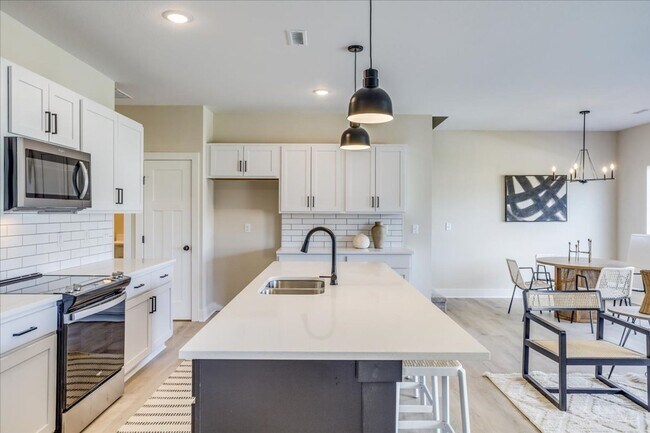 Building Photo - Fox Creek- Maggie Plan