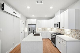 Building Photo - 5814 Cebra St