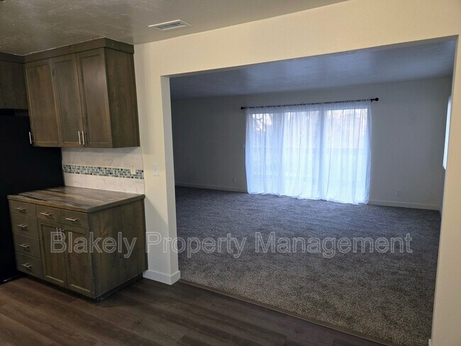 Building Photo - 2118 S Roosevelt St