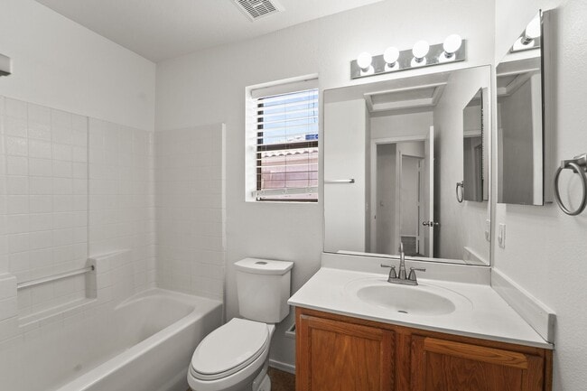 Building Photo - Chic Peoria Rental – Updated Appliances & ...