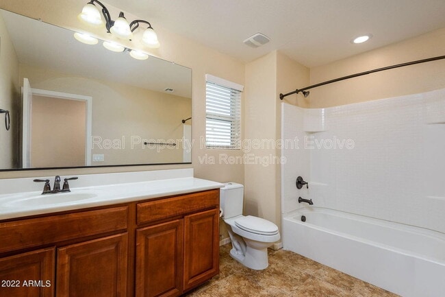 Building Photo - 1544 E Hummingbird Way