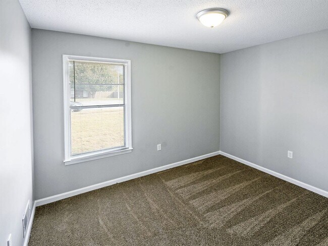 Building Photo - Fully updated 3 bed, 1.5 bath home with wonderful curb appeal north of Memphis.