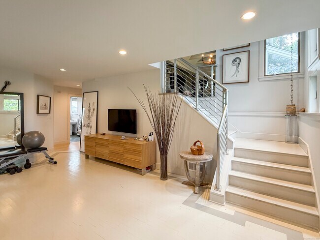 Building Photo - 52 Shorehaven Rd