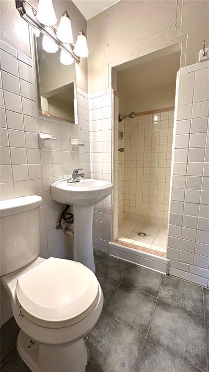 Building Photo - 821 NE 8th Ave