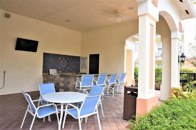 Building Photo - 9857 Baywinds Blvd