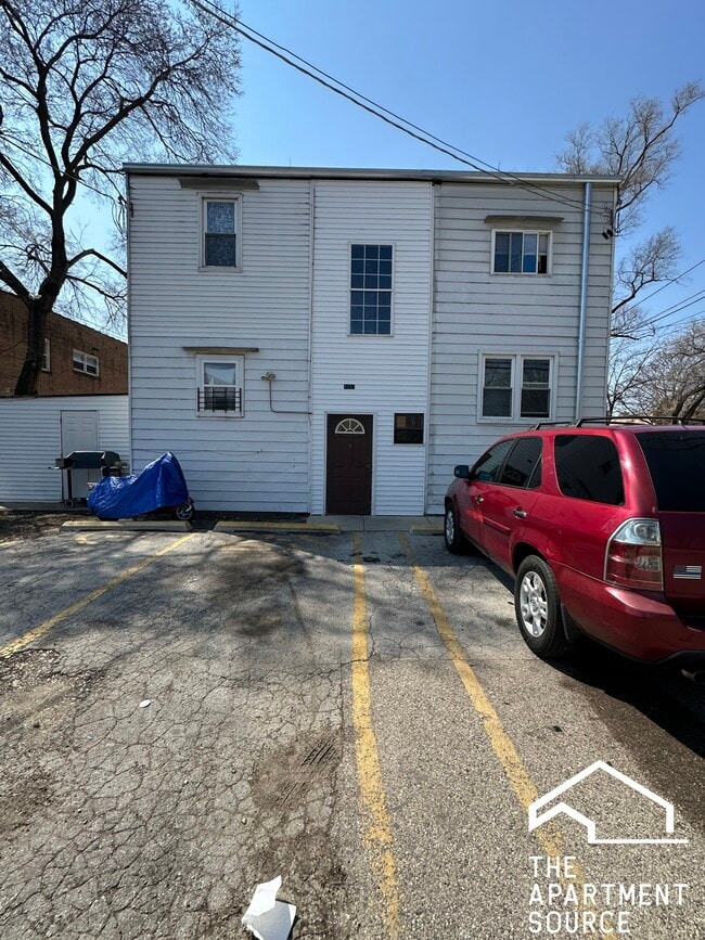 Building Photo - 8957 Lamon Ave
