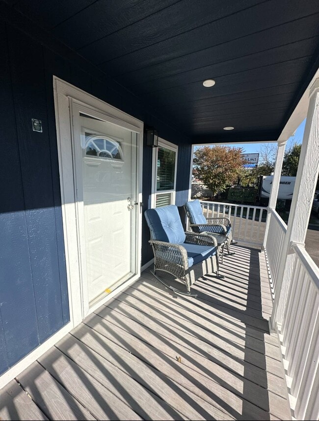 Building Photo - 9 La Posada Cir