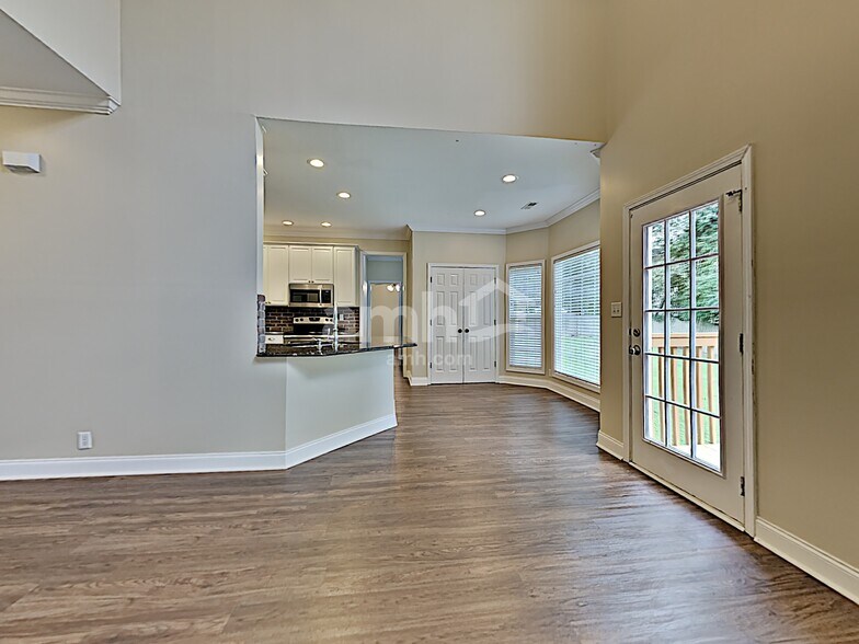 Building Photo - 830 Tully Rd