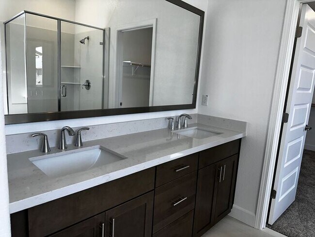 Building Photo - Beautiful 4 bedroom new home in Sierra wes...