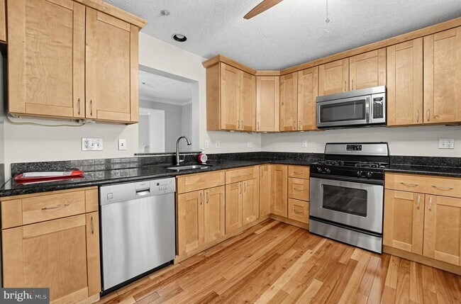 Building Photo - 2504 Smoketree Ln