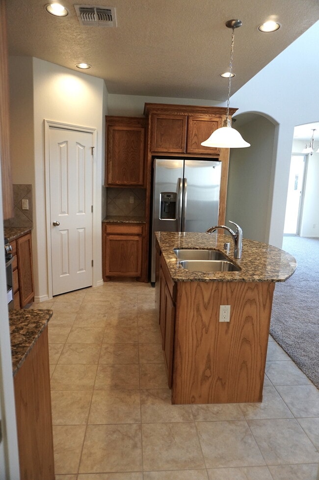 Building Photo - Amazing 3 Bedroom! Great location! Across ...