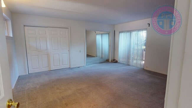 Building Photo - FIRST ADDITION - LAKE OSWEGO / SINGLE LEVE...