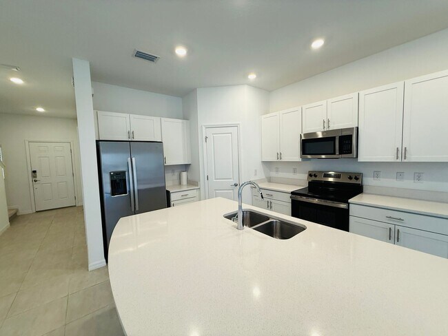 Building Photo - Townhome in The Townhomes of River Landing