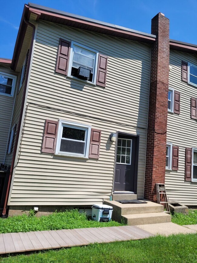 Building Photo - 46 Tritch Ln