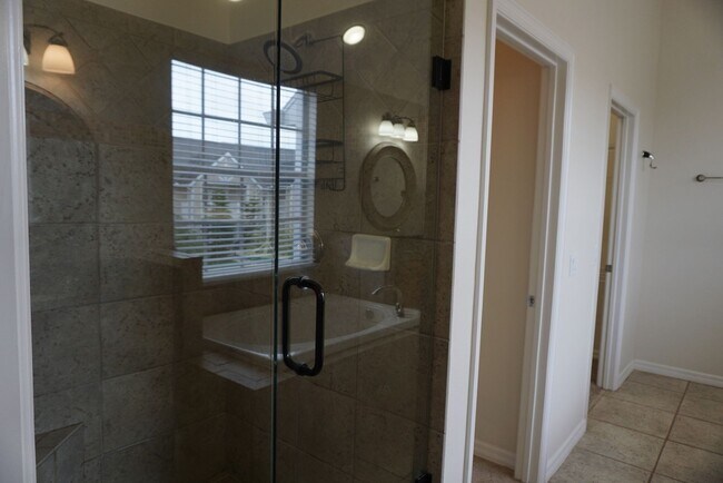 Building Photo - Two Story Townhome Clermont Yacht Club