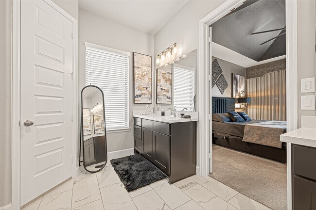 Building Photo - 2806 Sycamore Wood Trce