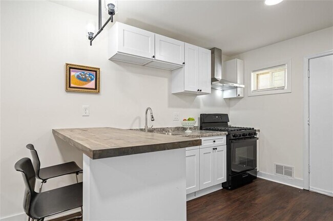 Building Photo - 1437 Vesta Ave