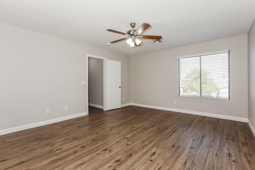 Building Photo - 1071 E Desert Moon Trail