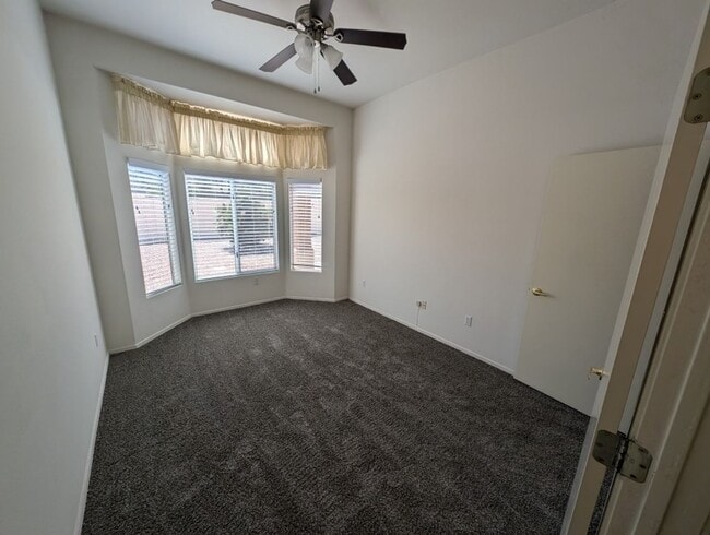 Building Photo - 10113 Cresent Creek Dr