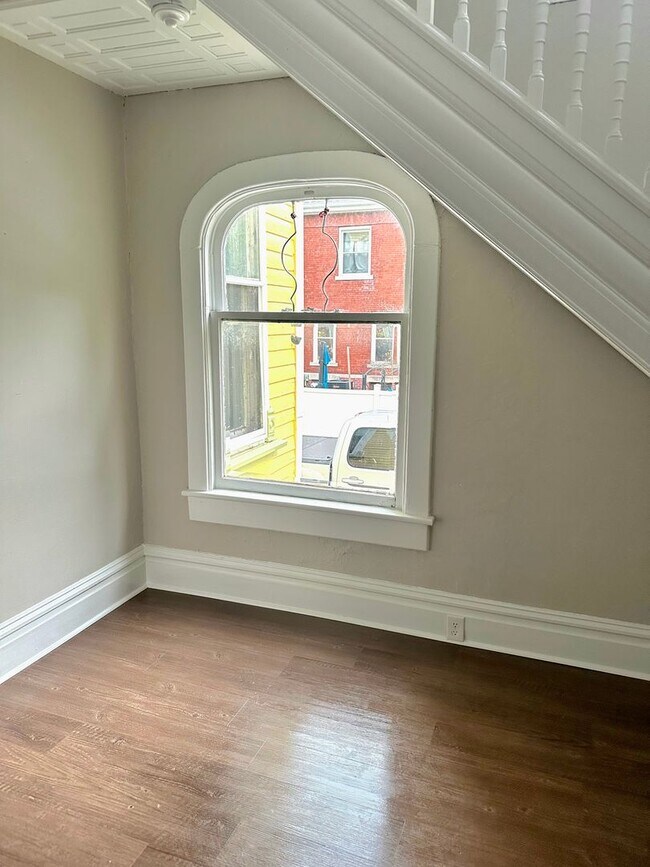 Building Photo - Spacious 3BR/2BA Luxury Close to OSF