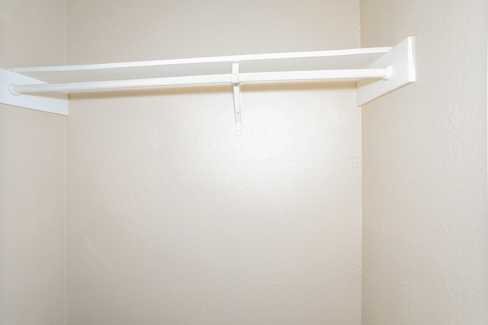 Building Photo - 2614 Chevy Chase Dr