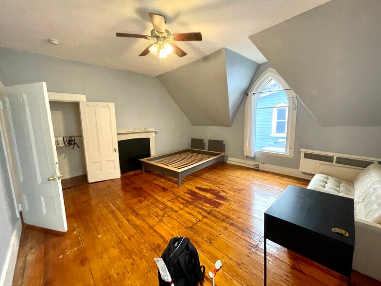 Building Photo - 139 Hillside St