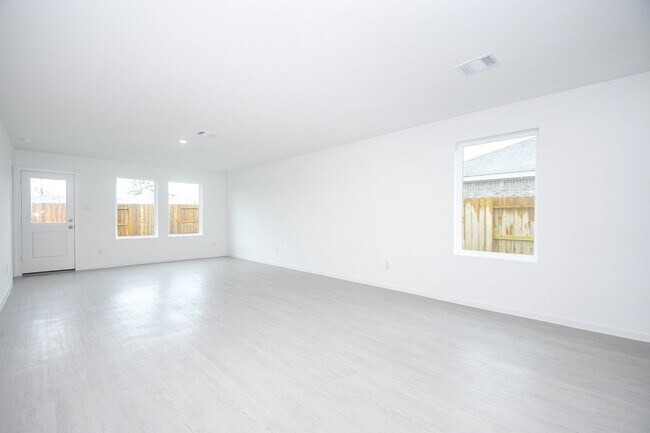 Building Photo - 923 Capracotta Dr