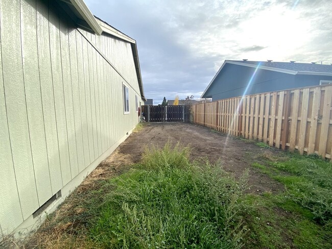 Building Photo - 1414 Pheasant Way