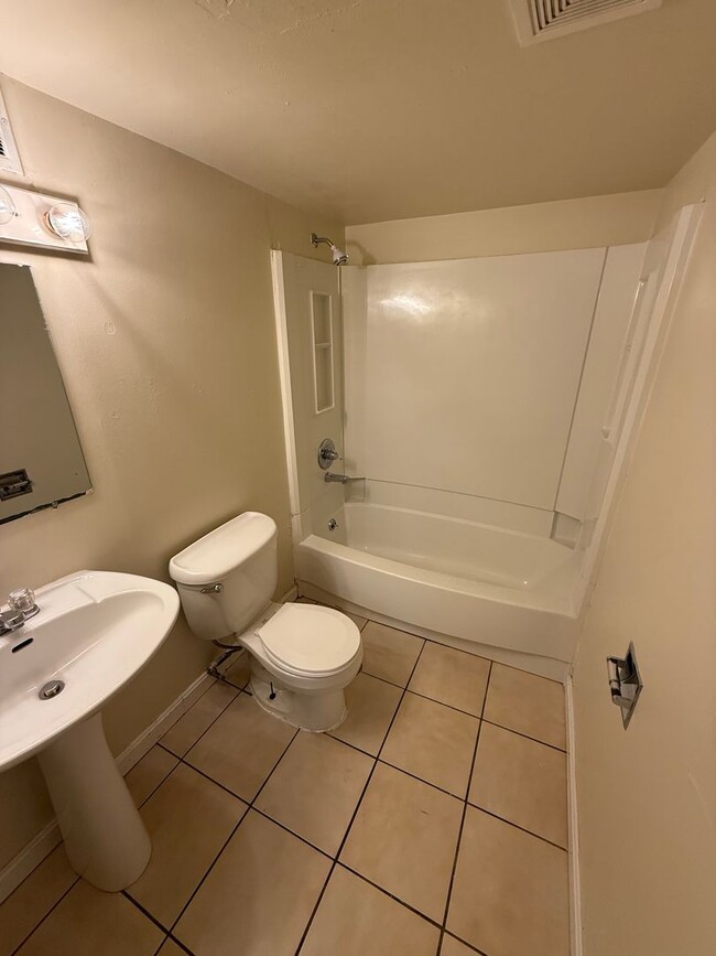 Building Photo - 113 Chittenden Ave