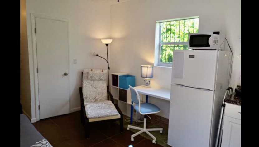 Building Photo - 1516 SW 12th St