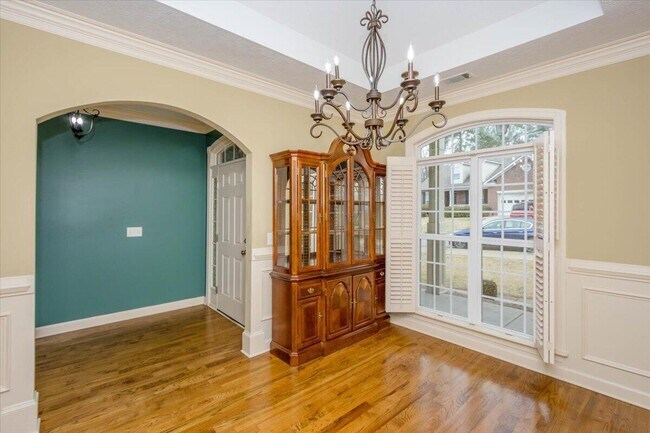 Building Photo - 1661 Jamestown Ave