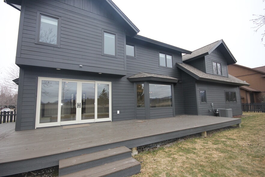 Building Photo - 1023 Creekview Dr