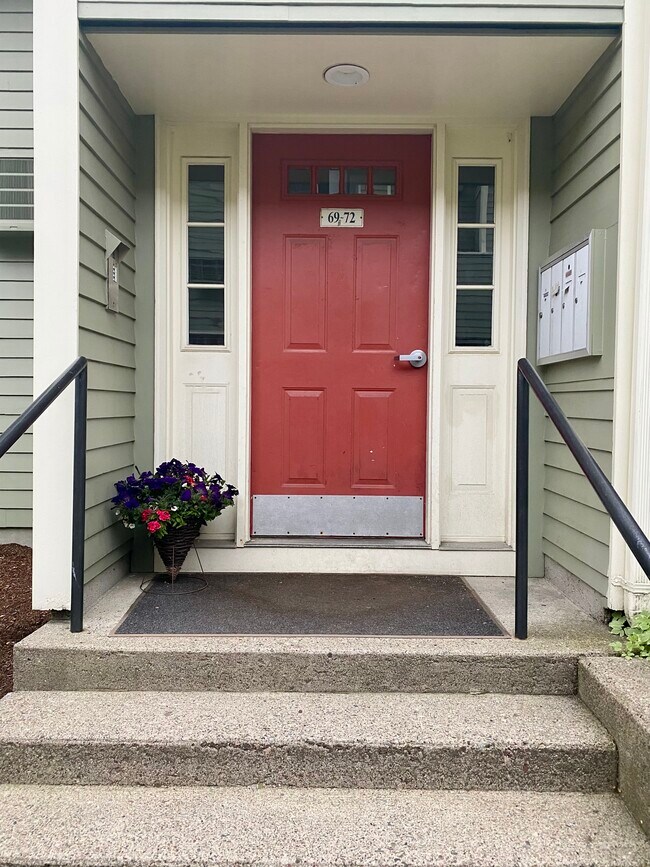 Building Photo - 392 S Main St