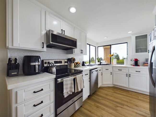 Building Photo - 2543 Caminito Muirfield