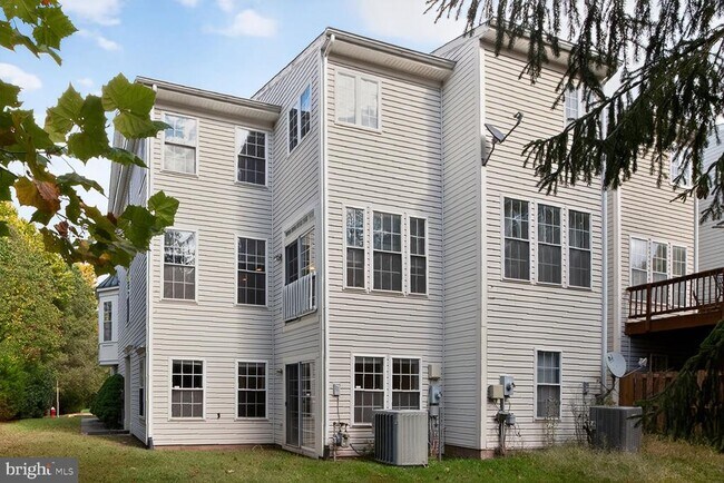 Building Photo - 1515 Shields Terrace NE