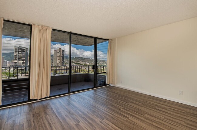 Building Photo - 2121 Ala Wai Blvd