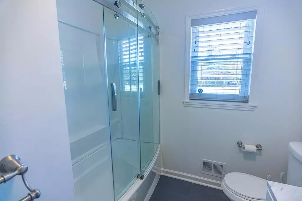 Building Photo - 614 Camellia St NE