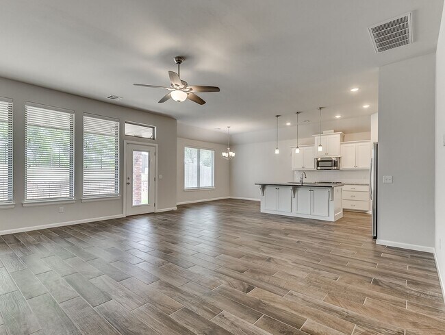 Building Photo - Beautiful 4 bed 2 bath in Moore!