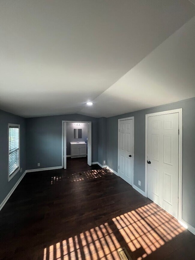 Building Photo - 5627 Hardwick Ln