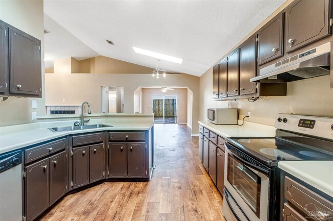 Building Photo - 2060 Cambridge Cir